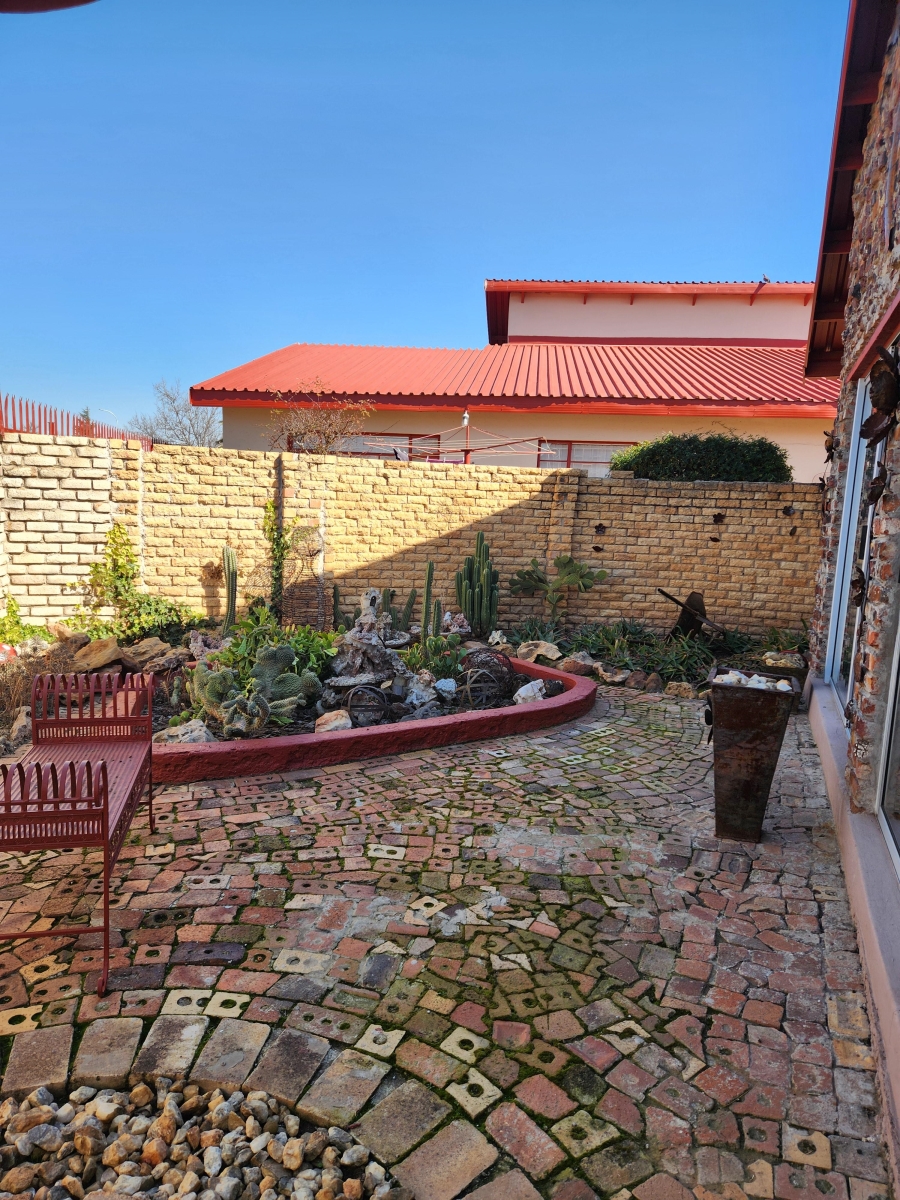 7 Bedroom Property for Sale in Hennenman Free State